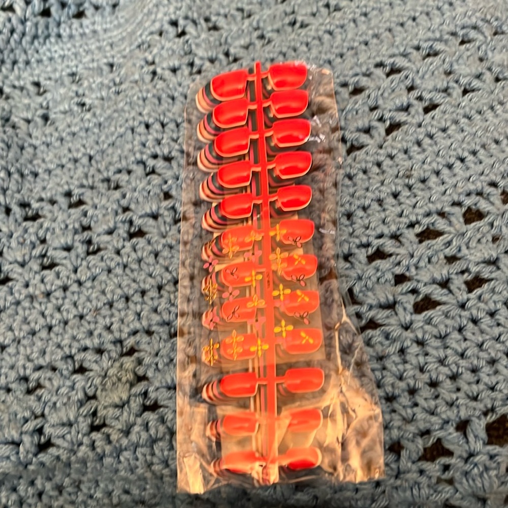9 pack of press on nails with design